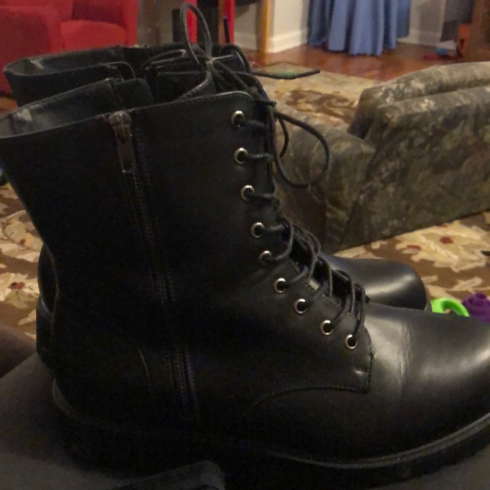 Combat boots